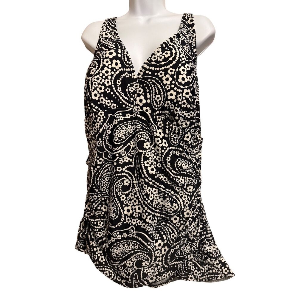 NWT Ocean Dream Signature Swimsuit Size 24W Black White Floral